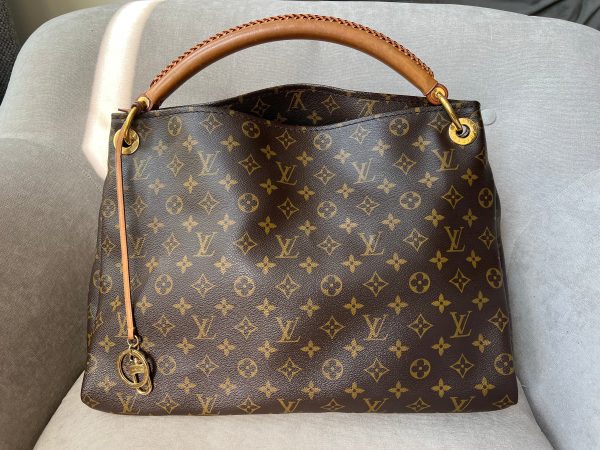 Louis Vuitton Artsy MM Monogram Supply