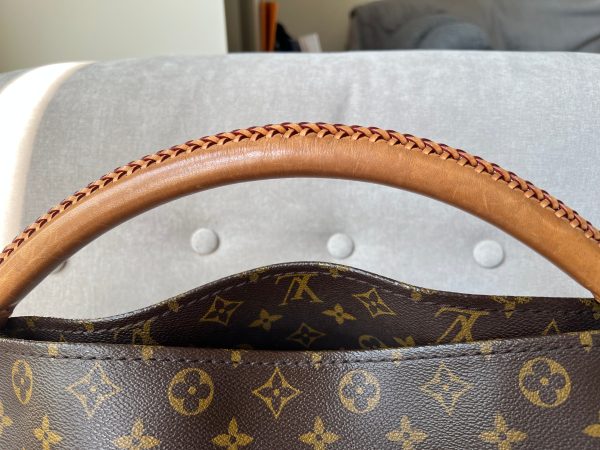 Louis Vuitton Artsy MM Monogram Supply