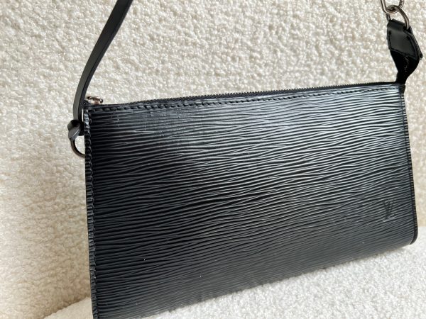 Louis Vuitton Vintage Black Epi Leather Pochette Supply