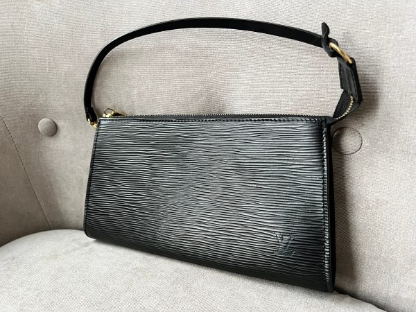 Louis Vuitton Vintage Black Epi Leather Pochette Fashion