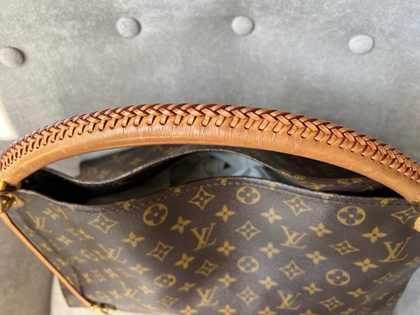 Louis Vuitton Artsy MM Monogram Supply